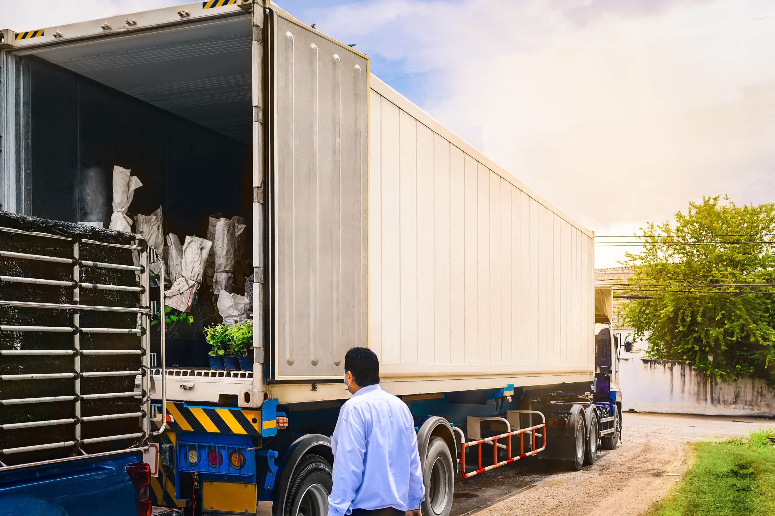 Trucking Surabaya Jakarta dengan Tarif Murah & Terpercaya